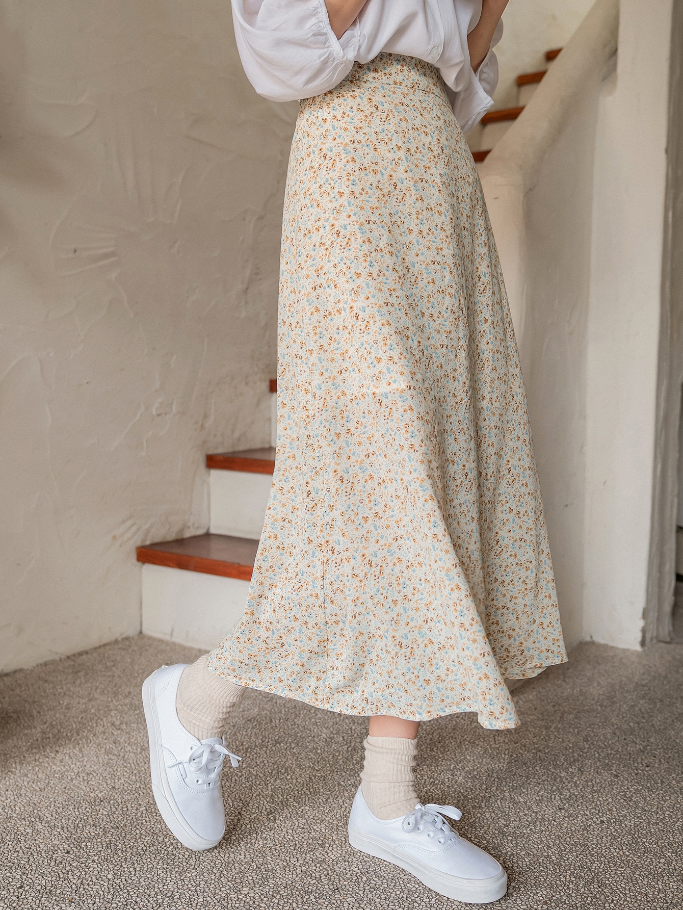 Ditsy Floral Print Split Hem Skirt