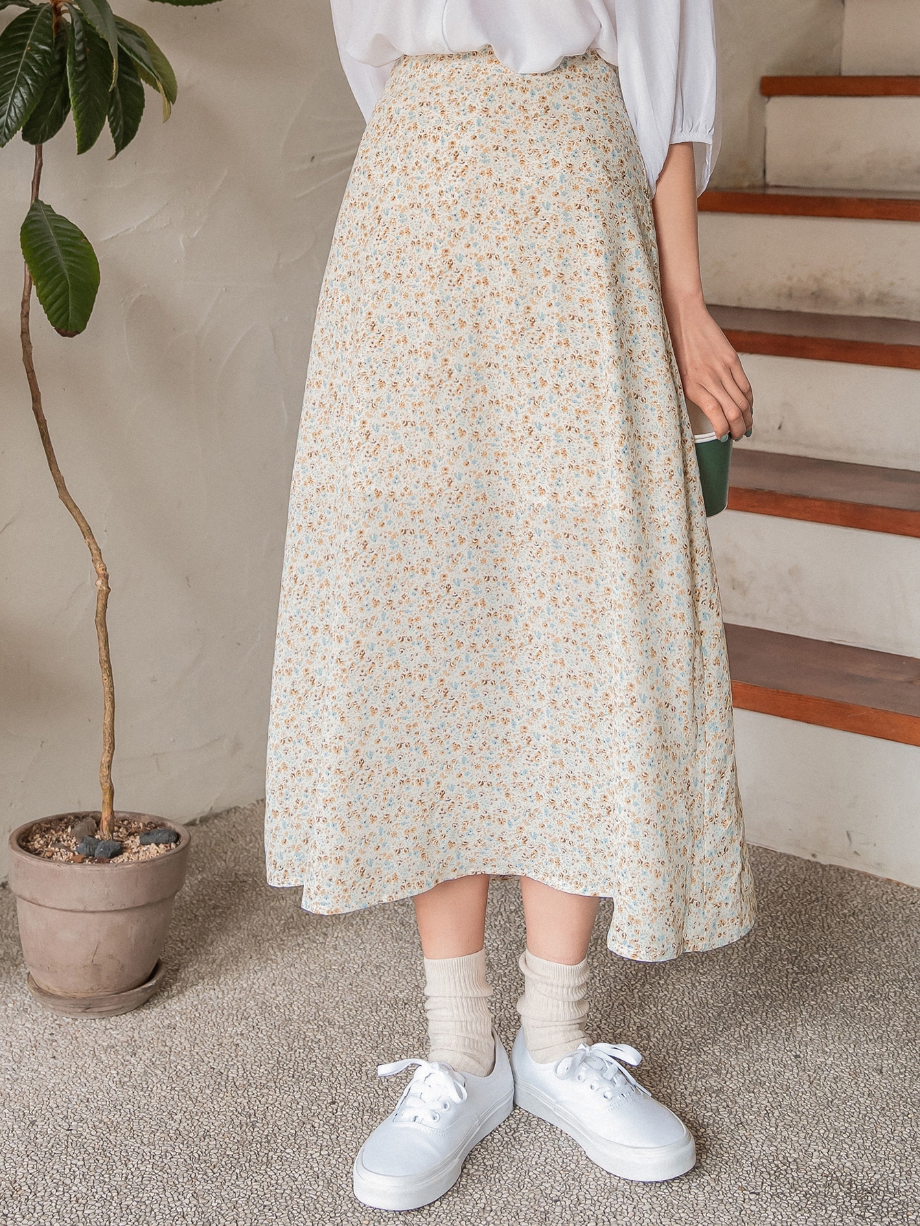 Ditsy Floral Print Split Hem Skirt