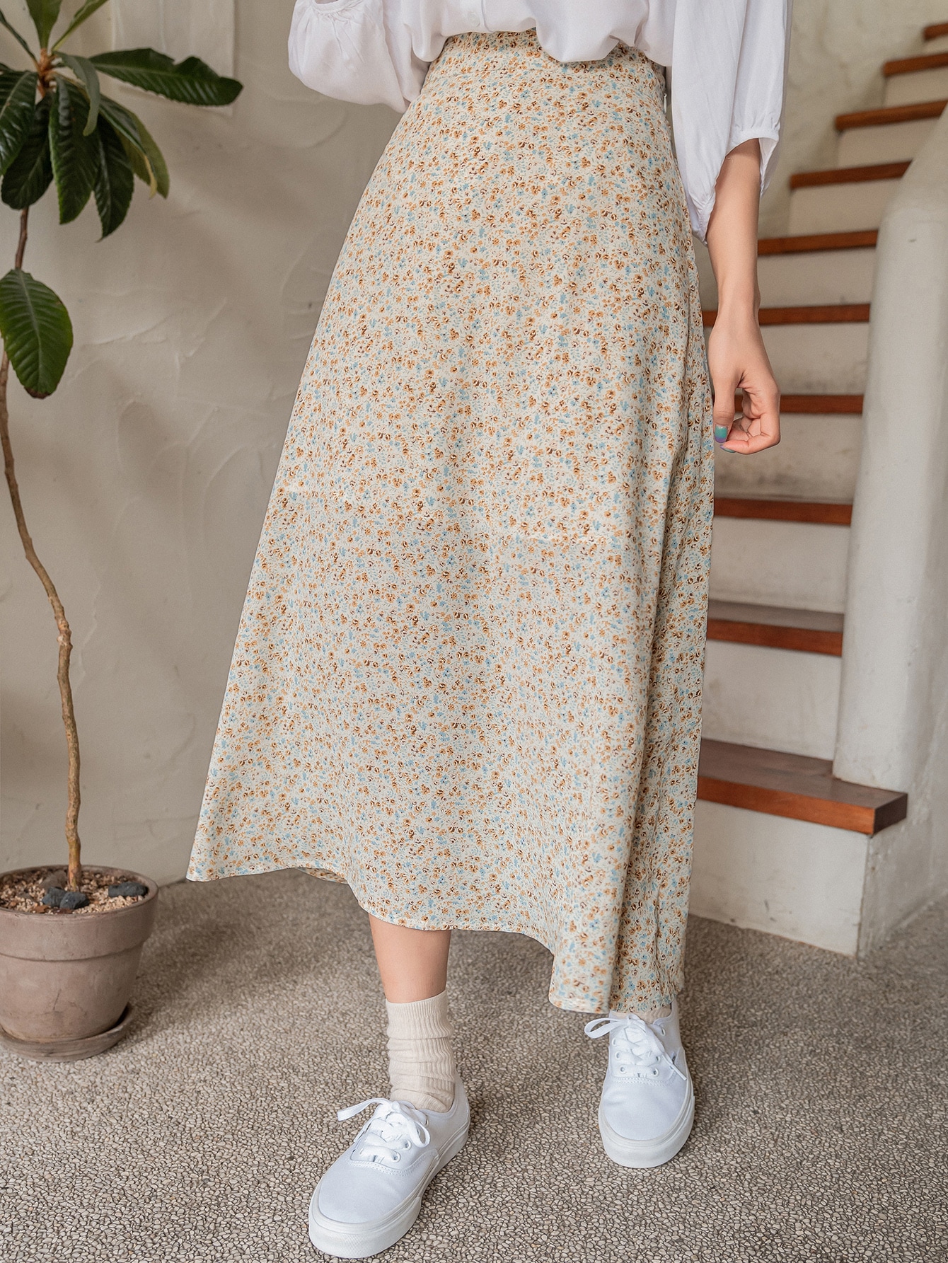 Ditsy Floral Print Split Hem Skirt