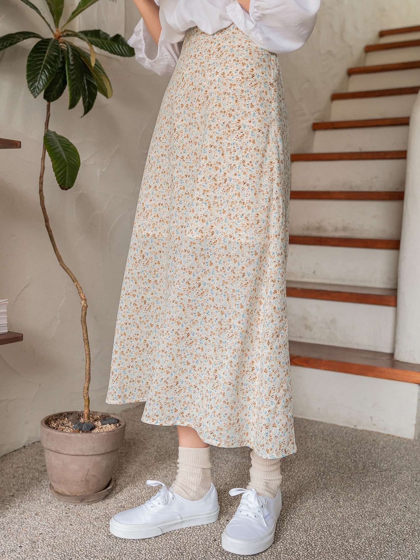 Ditsy Floral Print Split Hem Skirt