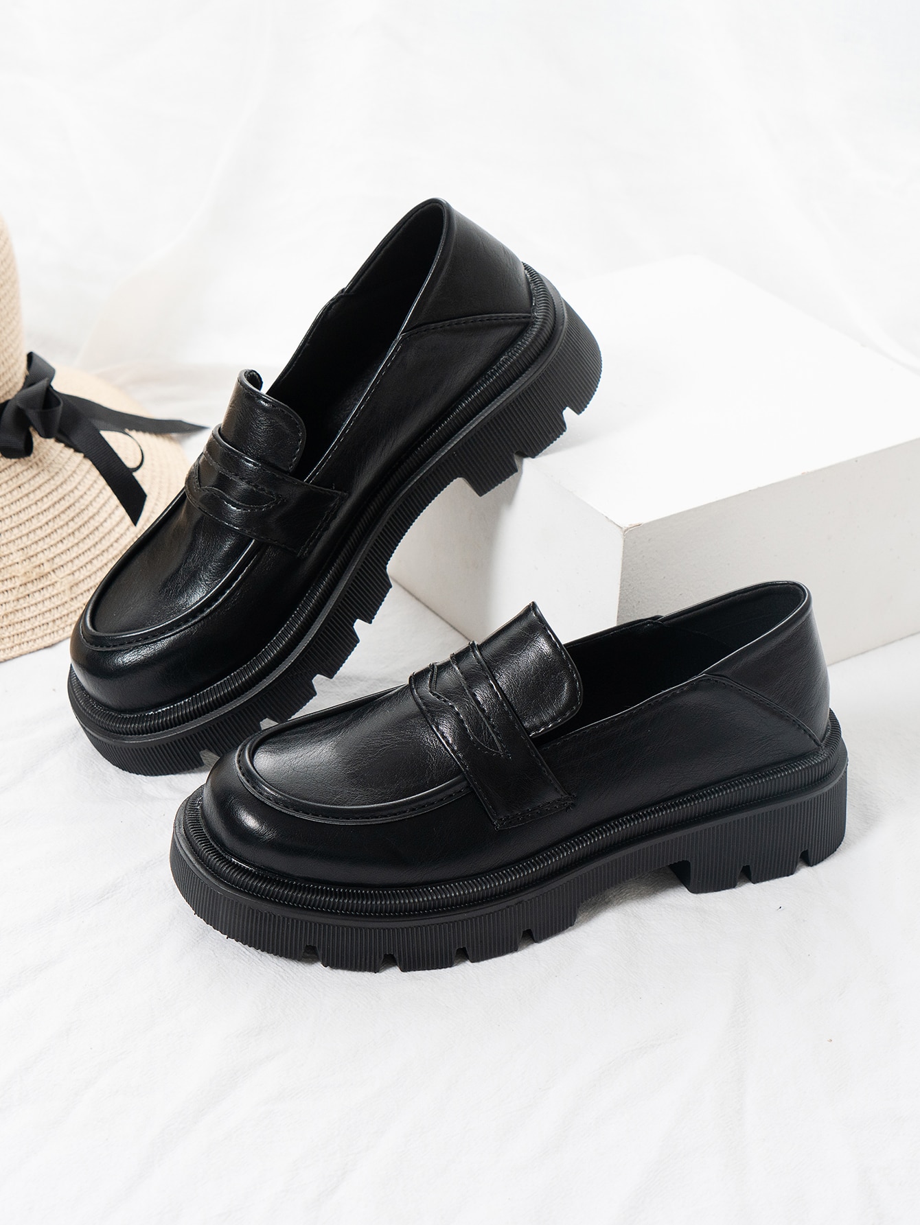 2024 New Arrival Platform Shoes Women, British Style Black Mary Jane Slip-On Loafers