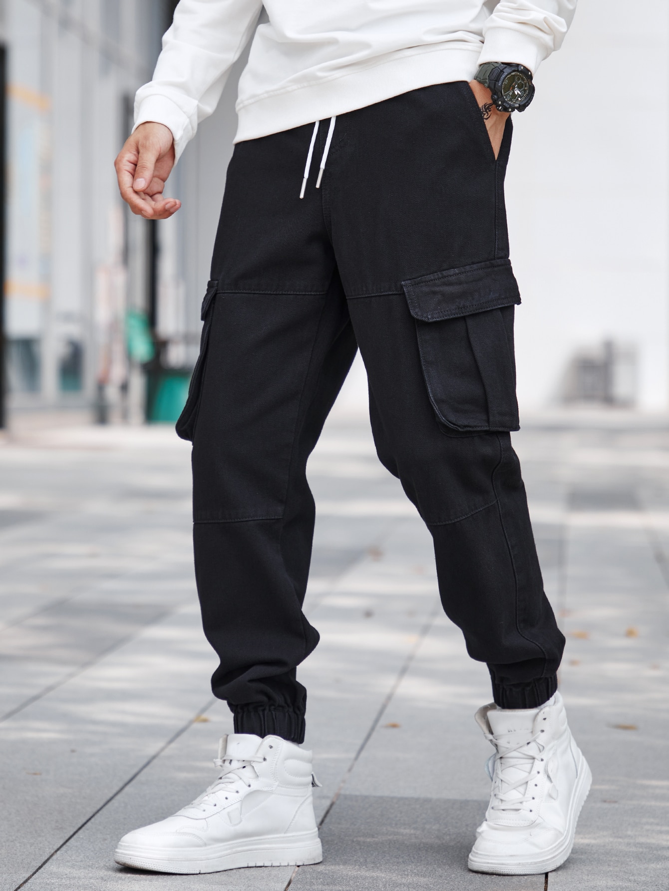 Guys Flap Pocket Drawstring Waist Cargo Jeans