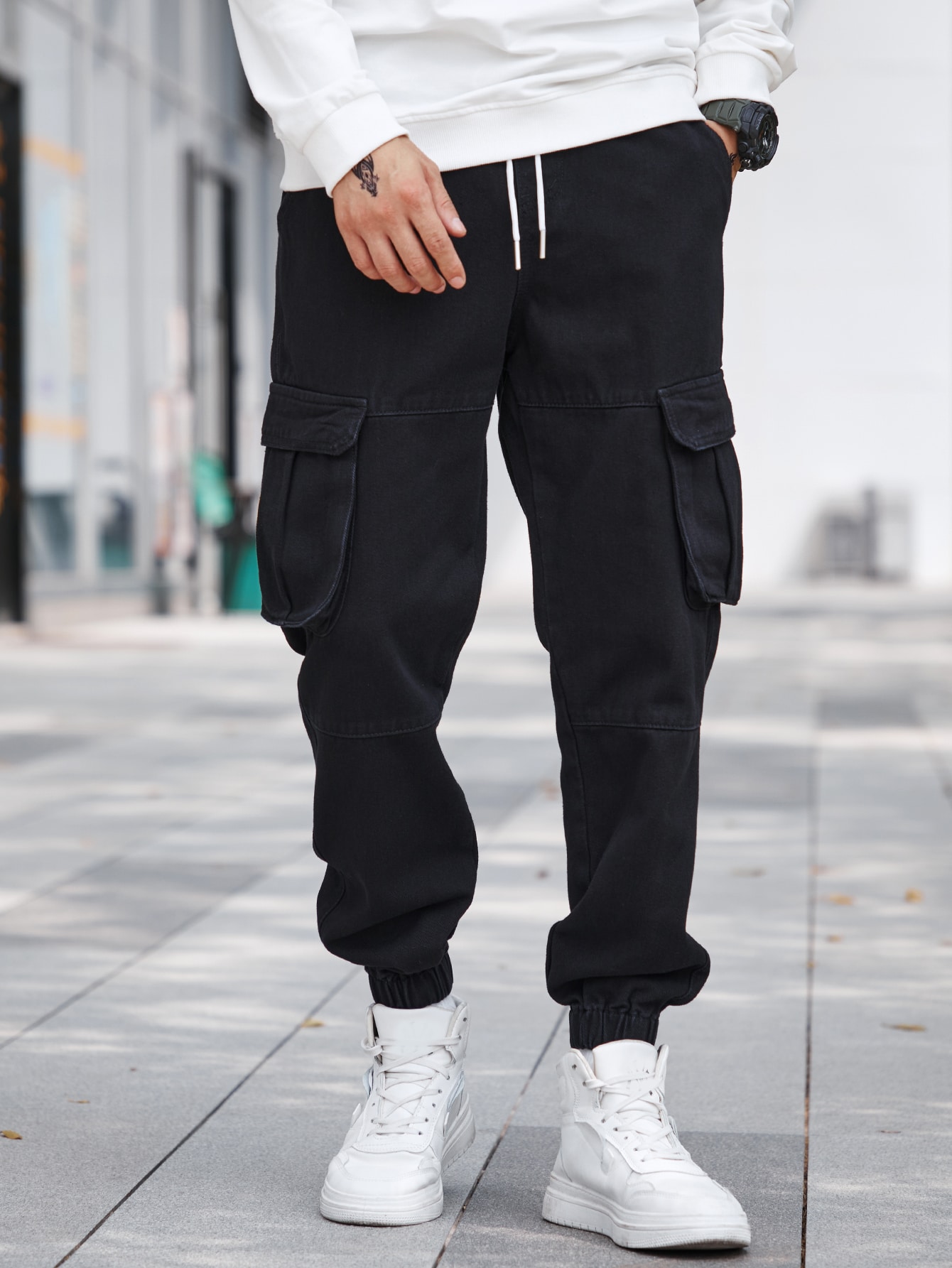 Guys Flap Pocket Drawstring Waist Cargo Jeans