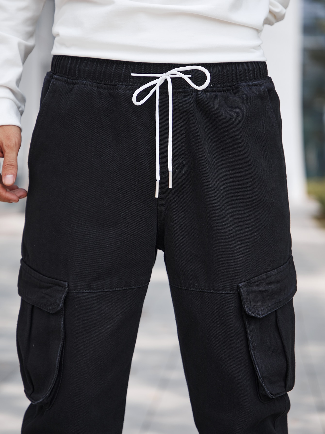 Guys Flap Pocket Drawstring Waist Cargo Jeans