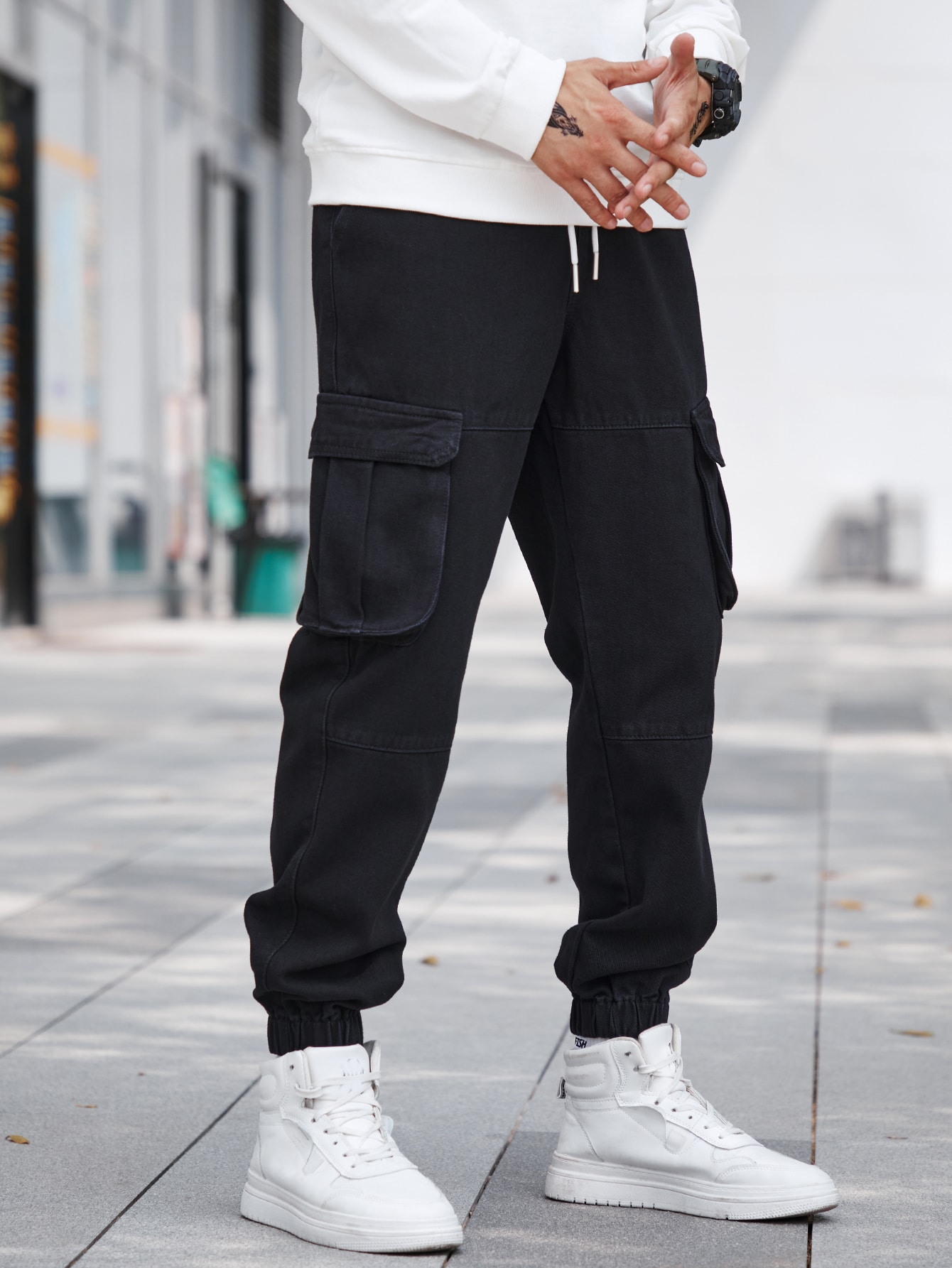 Guys Flap Pocket Drawstring Waist Cargo Jeans