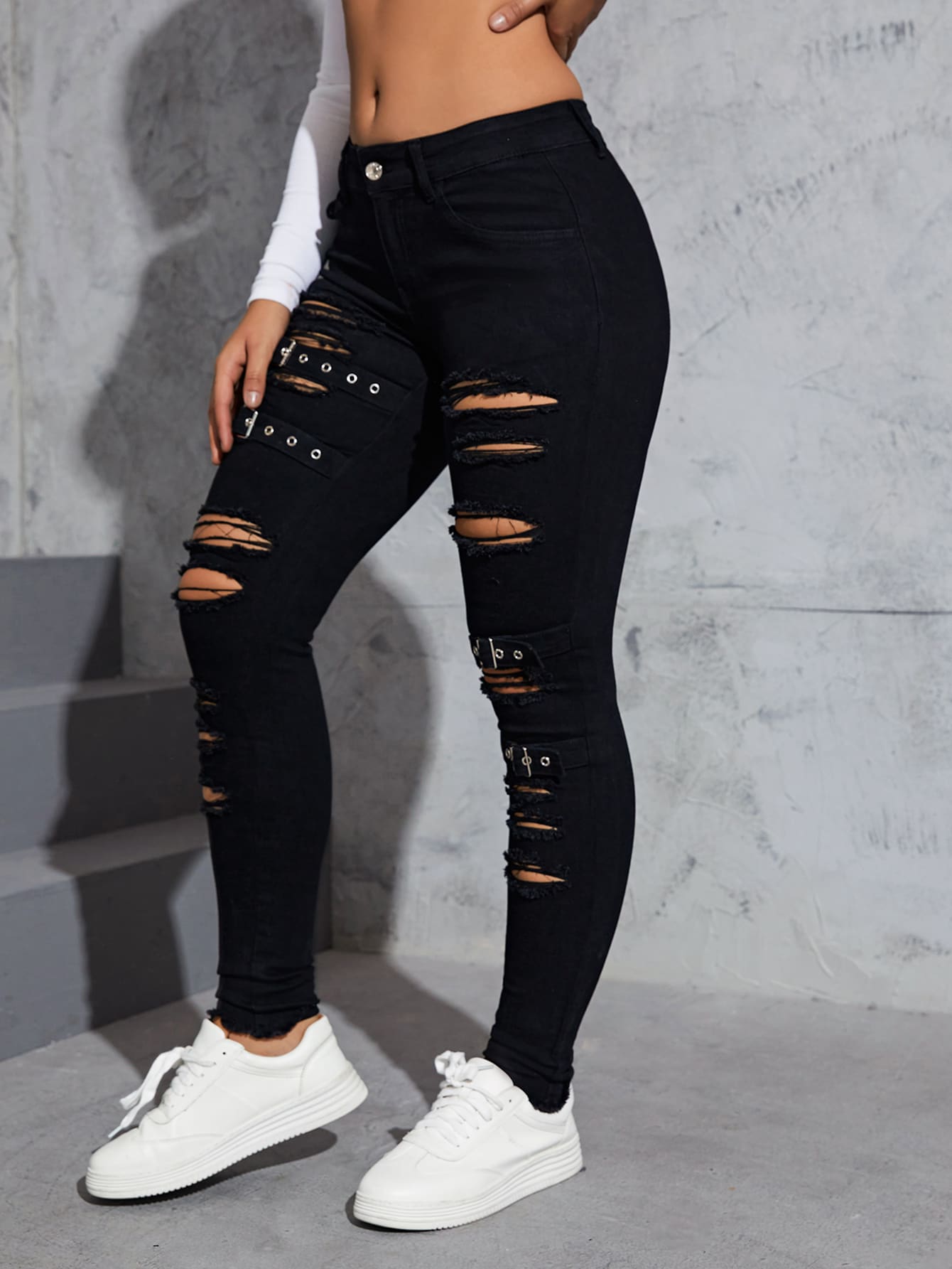 Grommet Buckle Detail Ripped Skinny Jeans