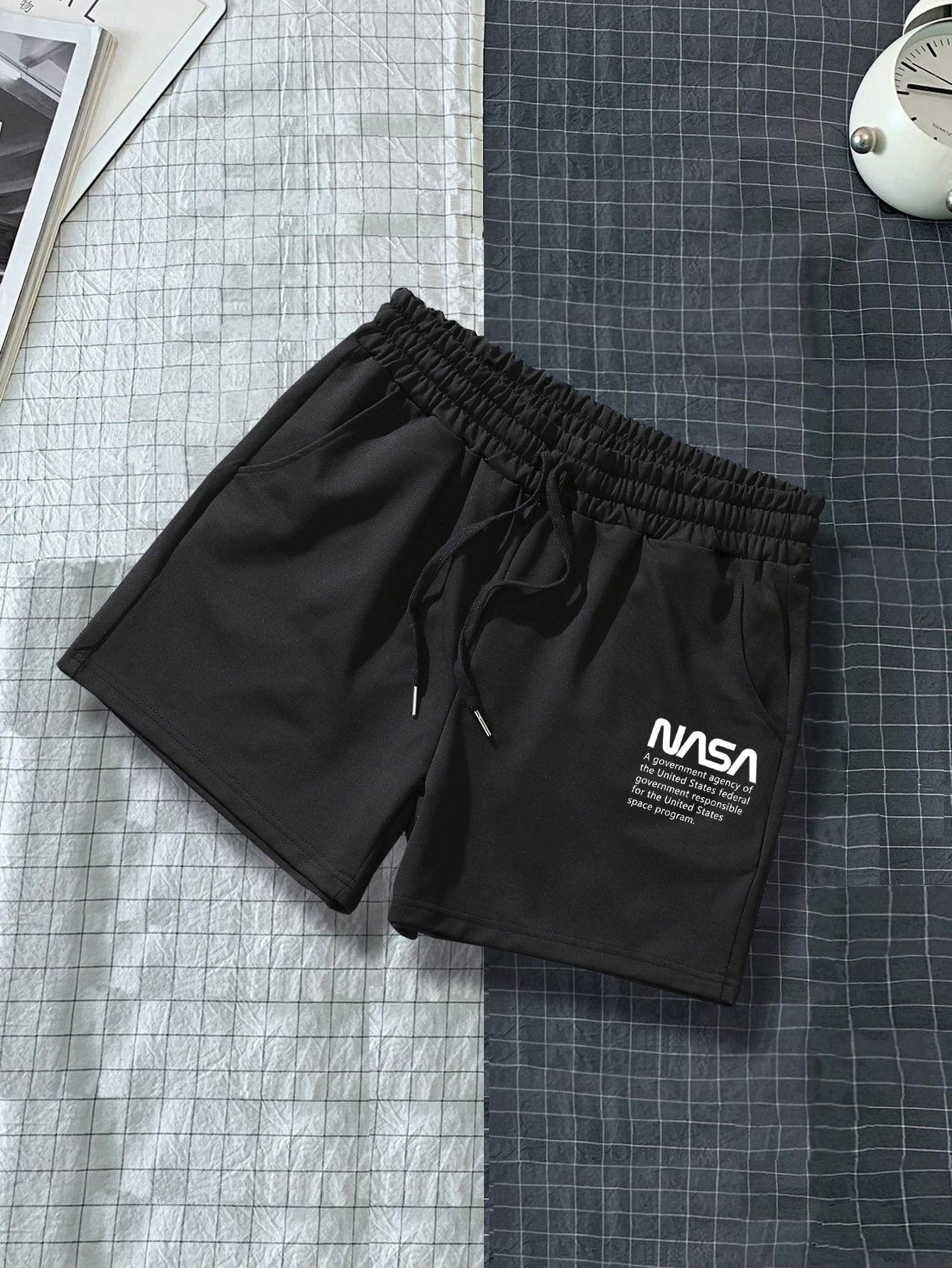 Guys Slogan Graphic Drawstring Waist Shorts