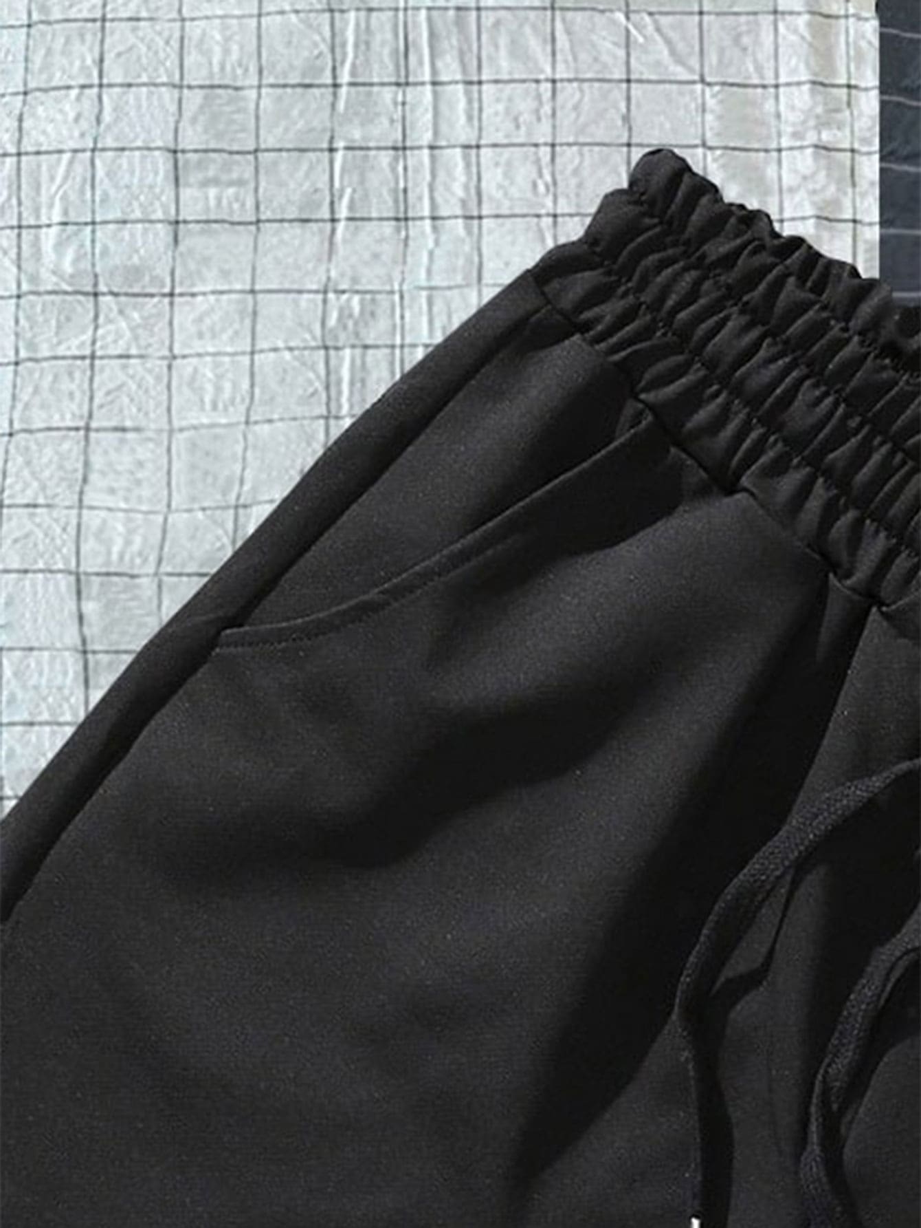 Guys Slogan Graphic Drawstring Waist Shorts