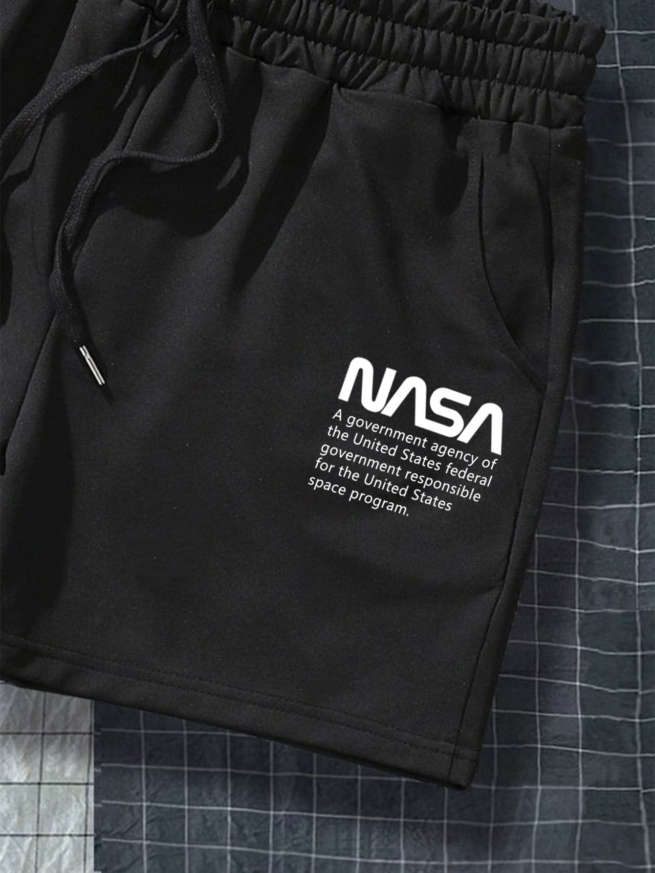 Guys Slogan Graphic Drawstring Waist Shorts