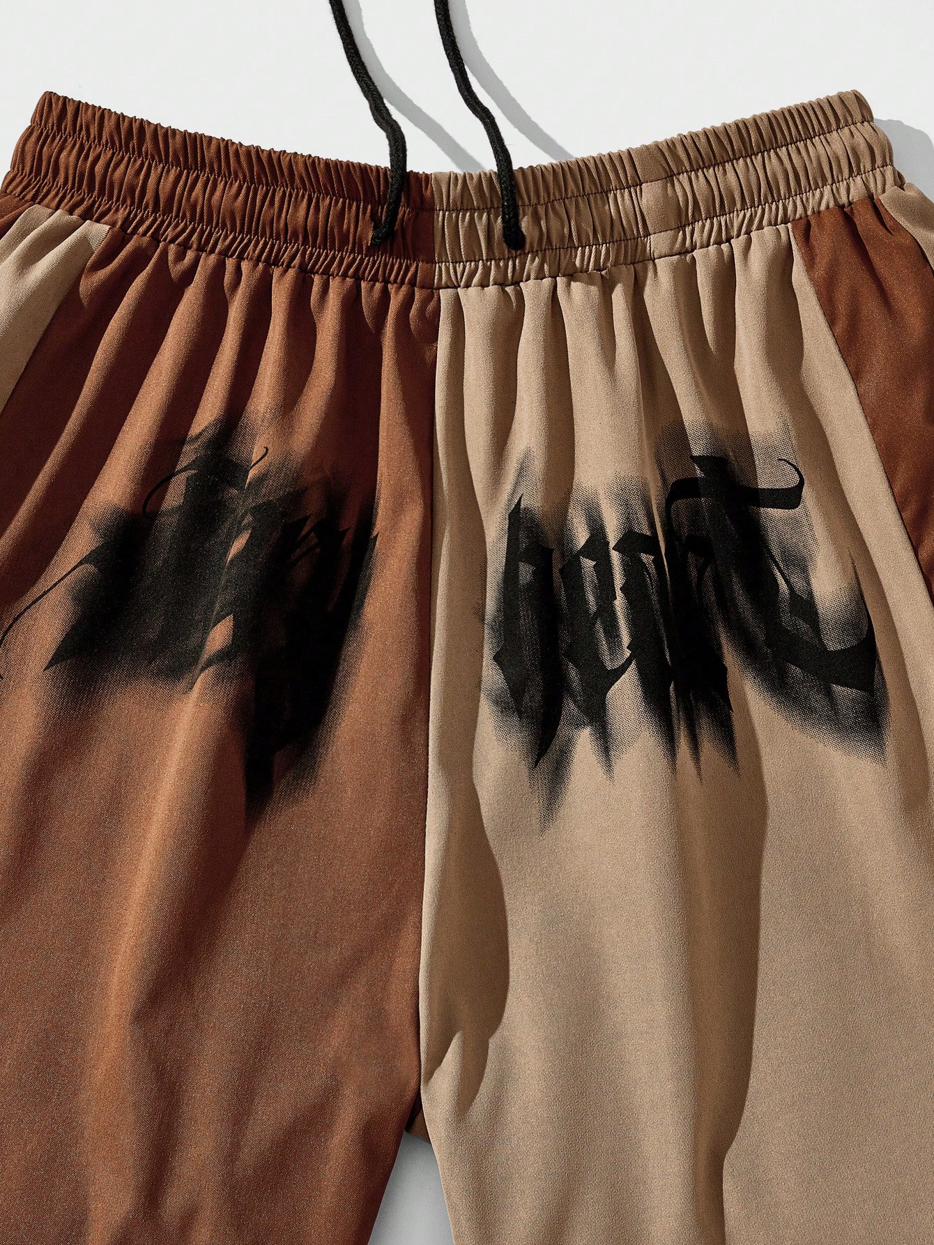 Guys Two Tone Letter Graphic Drawstring Waist Shorts