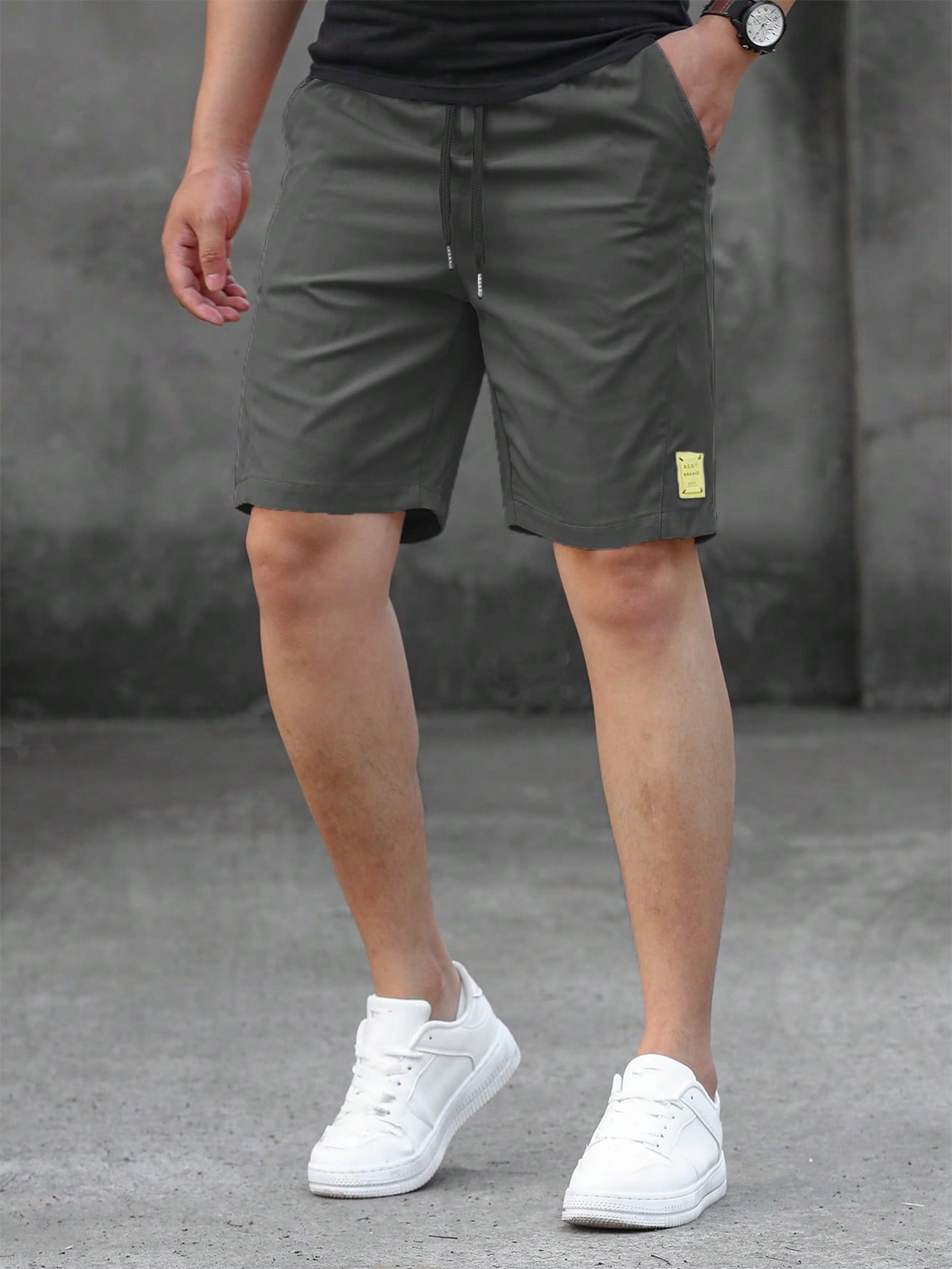 Guys Letter Patched Drawstring Waist Shorts