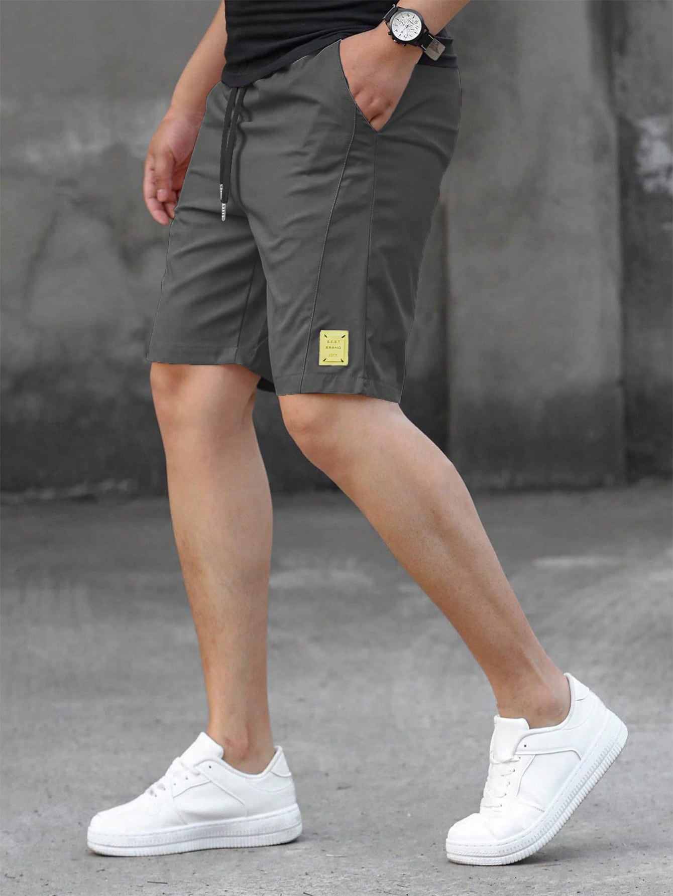 Guys Letter Patched Drawstring Waist Shorts