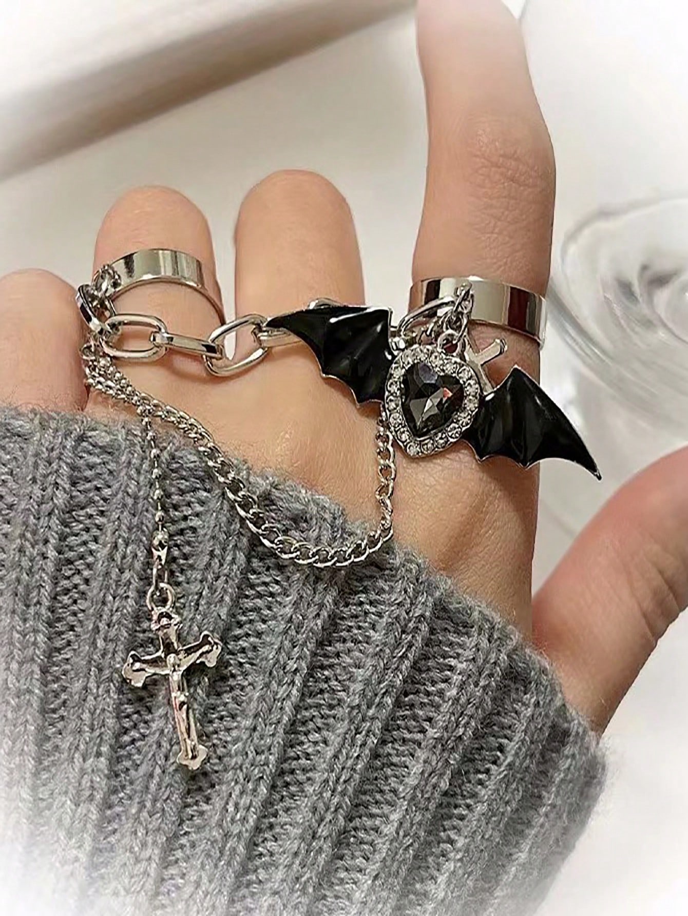 Goth 1Pc Fashion Iron Alloy Bat Wing & Heart Decor Mitten Ring For Women For Daily Decoration Gothic Valentines