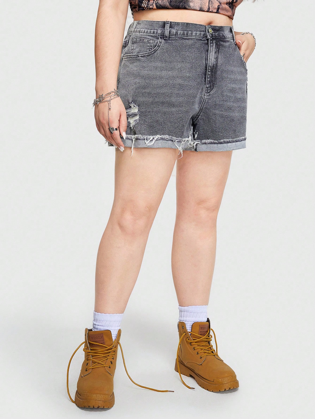 Street Life Plus Size Women'S Graffiti Frayed Denim Shorts