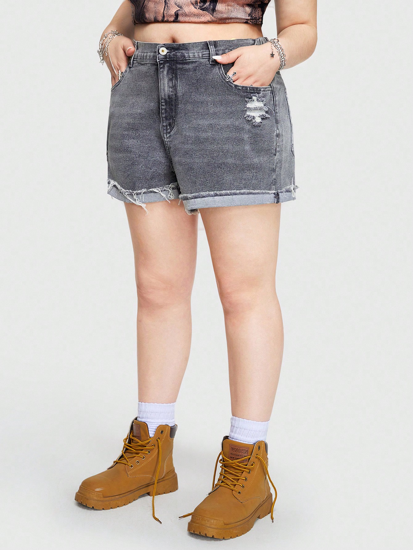 Street Life Plus Size Women'S Graffiti Frayed Denim Shorts