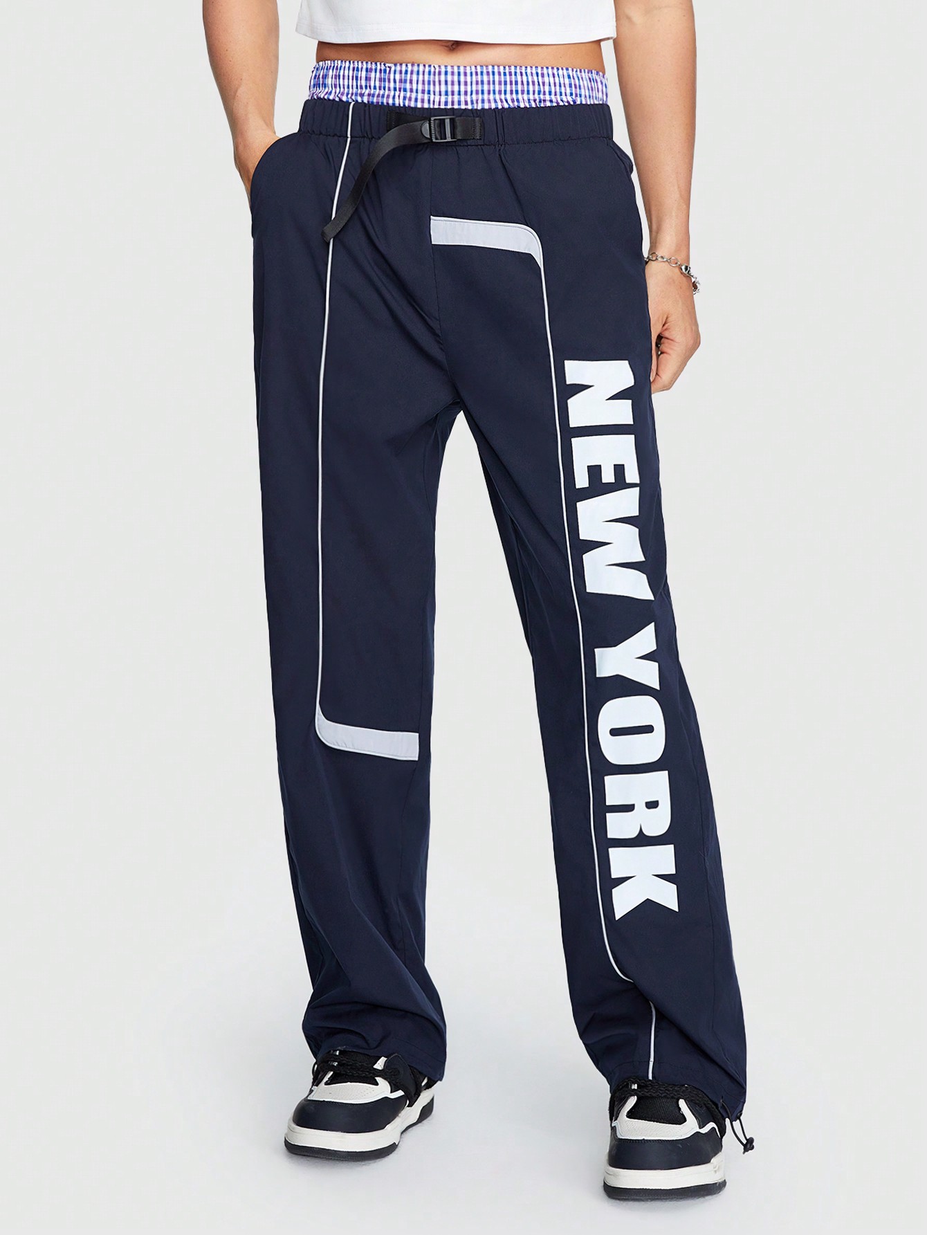 ROMWE Avant Men's Sleeveless Vest With Slogan Print, Woven Pants, Suitable For Spring And Summer Wear