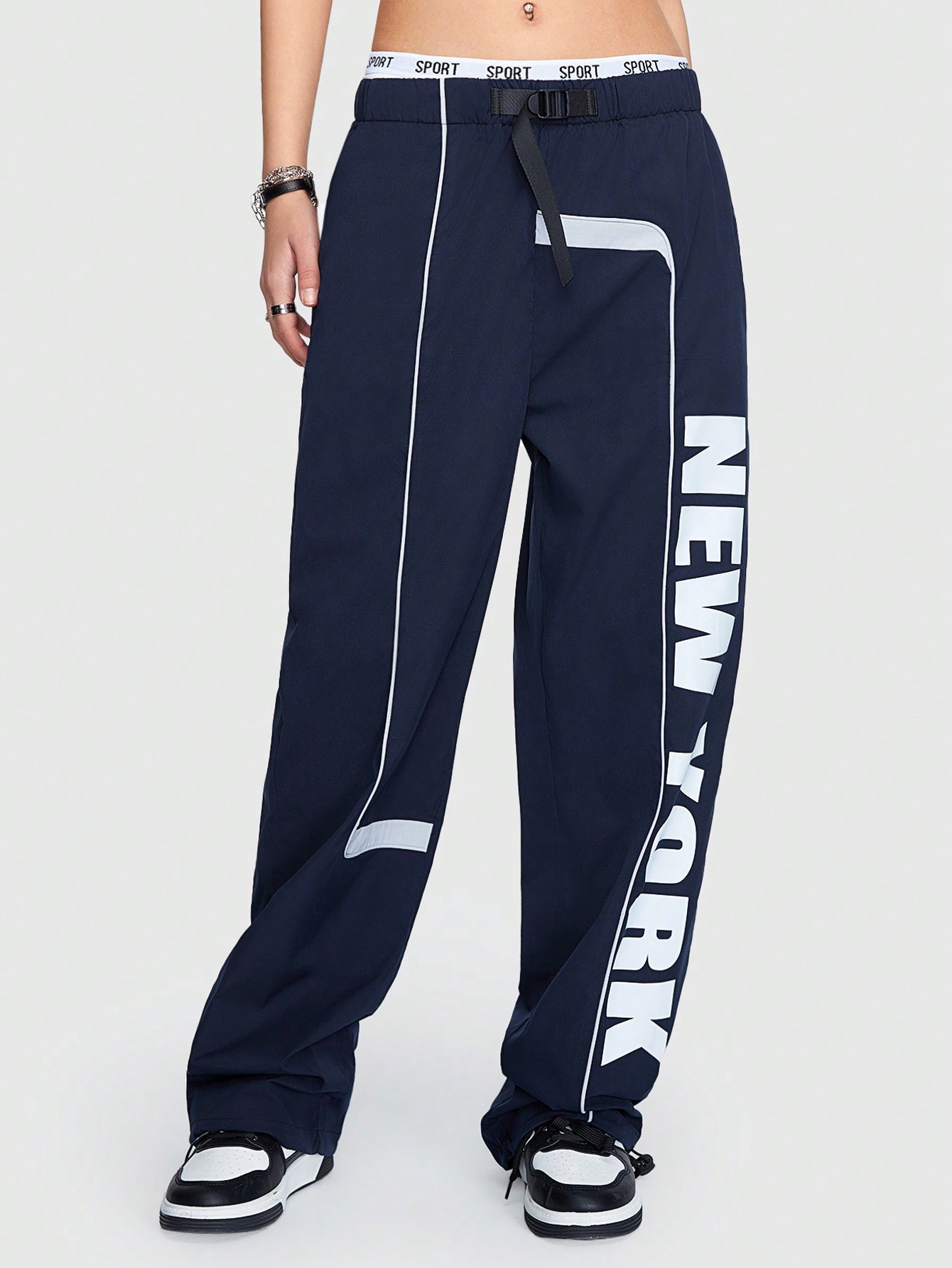 ROMWE Avant Men's Sleeveless Vest With Slogan Print, Woven Pants, Suitable For Spring And Summer Wear
