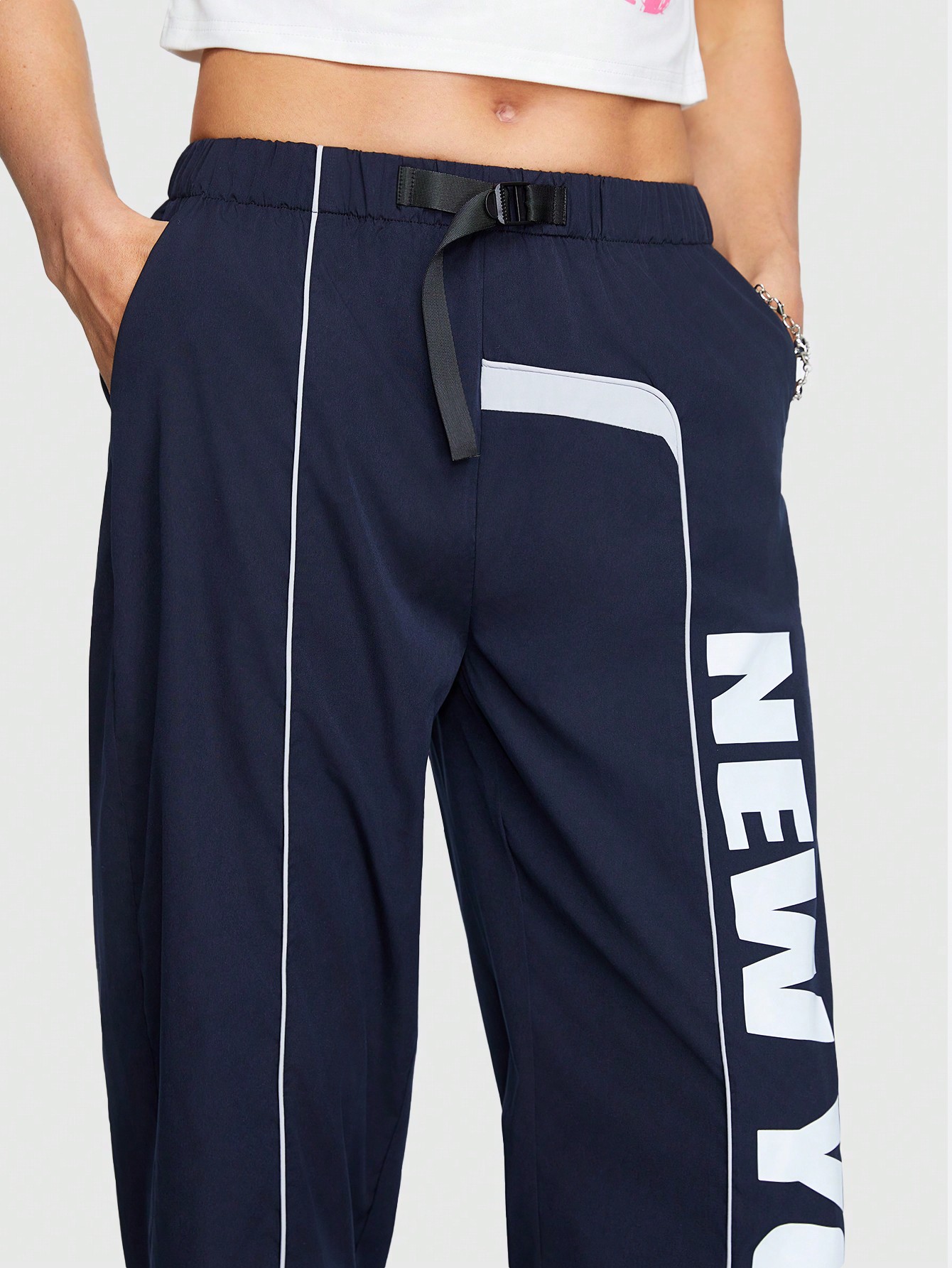 ROMWE Avant Men's Sleeveless Vest With Slogan Print, Woven Pants, Suitable For Spring And Summer Wear