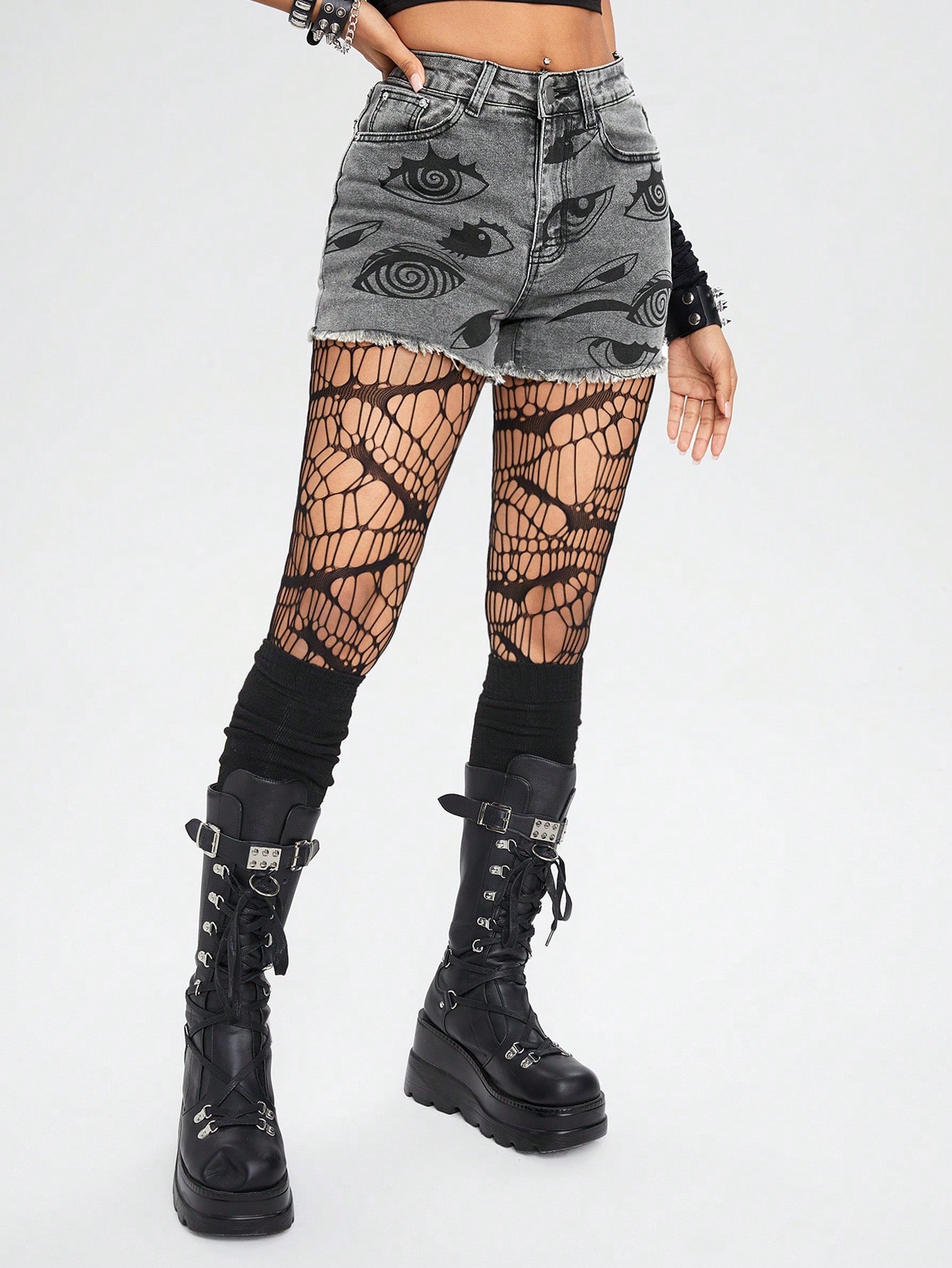 Grunge Punk Women's Eye Print Frayed Hem Denim Shorts