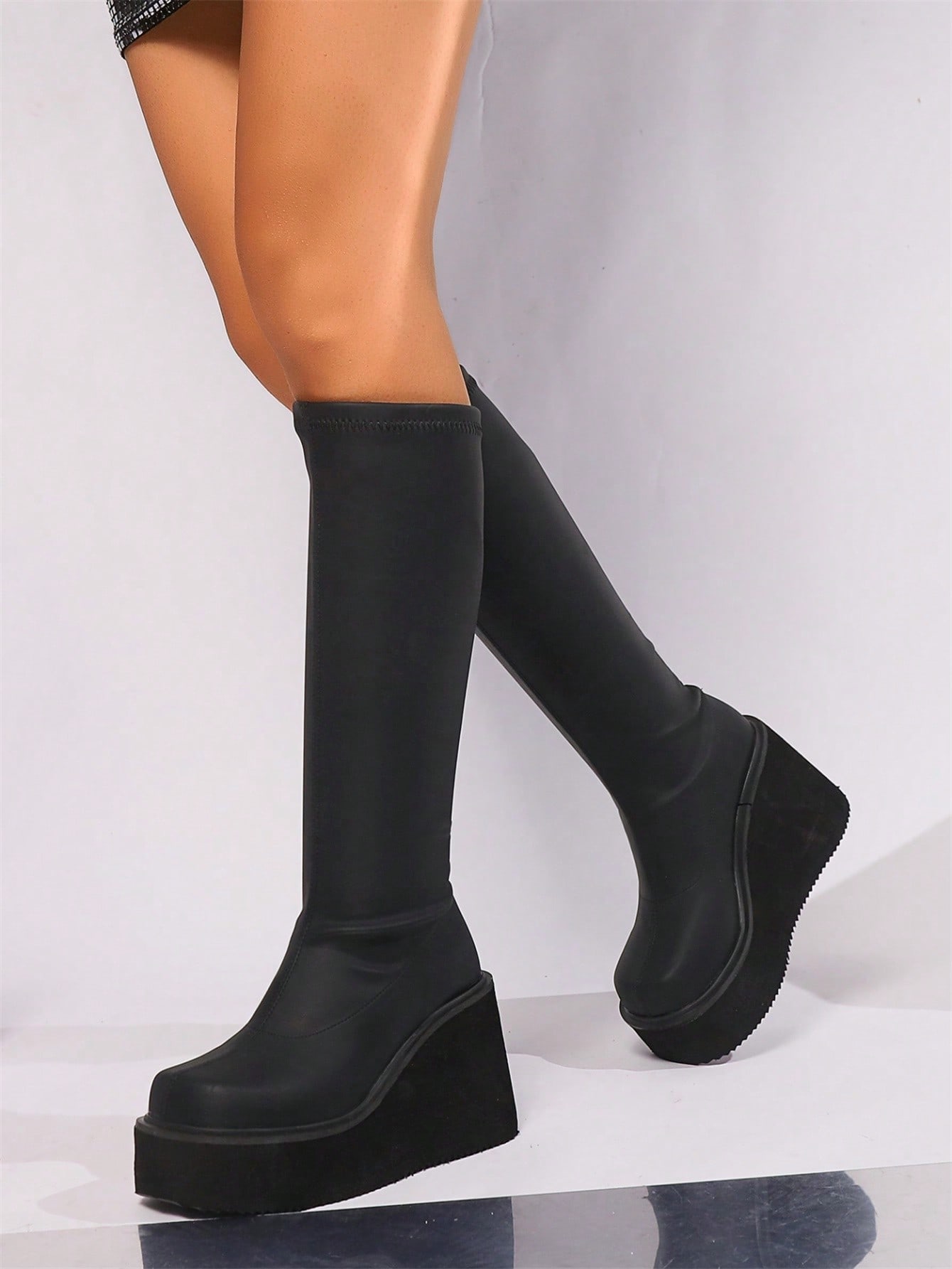 Goth Ladies' Solid Color Minimalist Knee-High Boots For Daily Wear