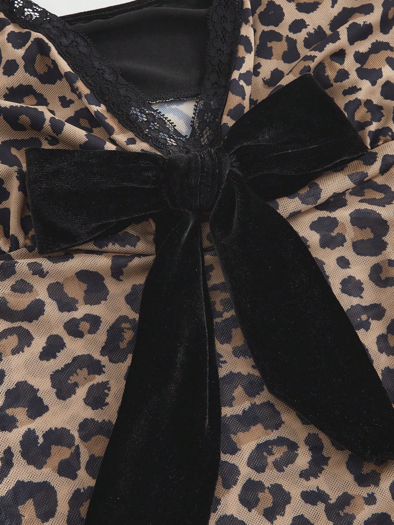 J-Fashion Women's Leopard Printed Sleeveless Top With Bow Decoration, Simple Dailywear