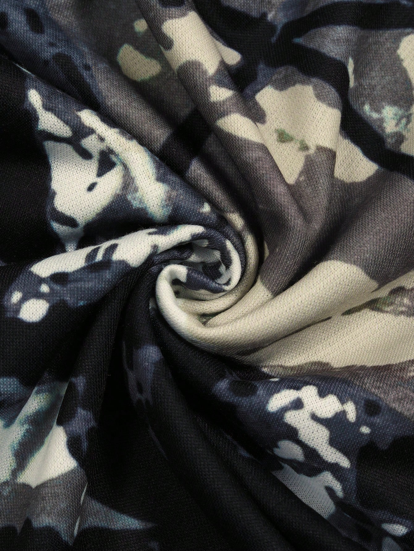 ROMWE Avant Men's Letter Print Straight Leg Casual Camo Pants