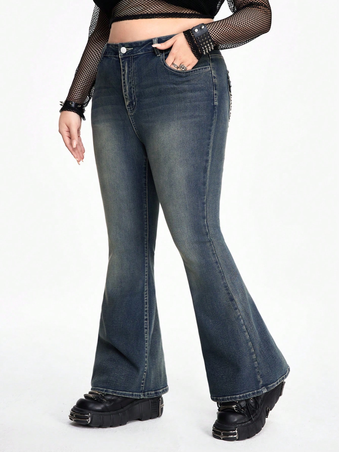Grunge Punk Plus Size Women's Wings & Skull Embroidered Rhinestones Decor Flare Jeans, Punk Style