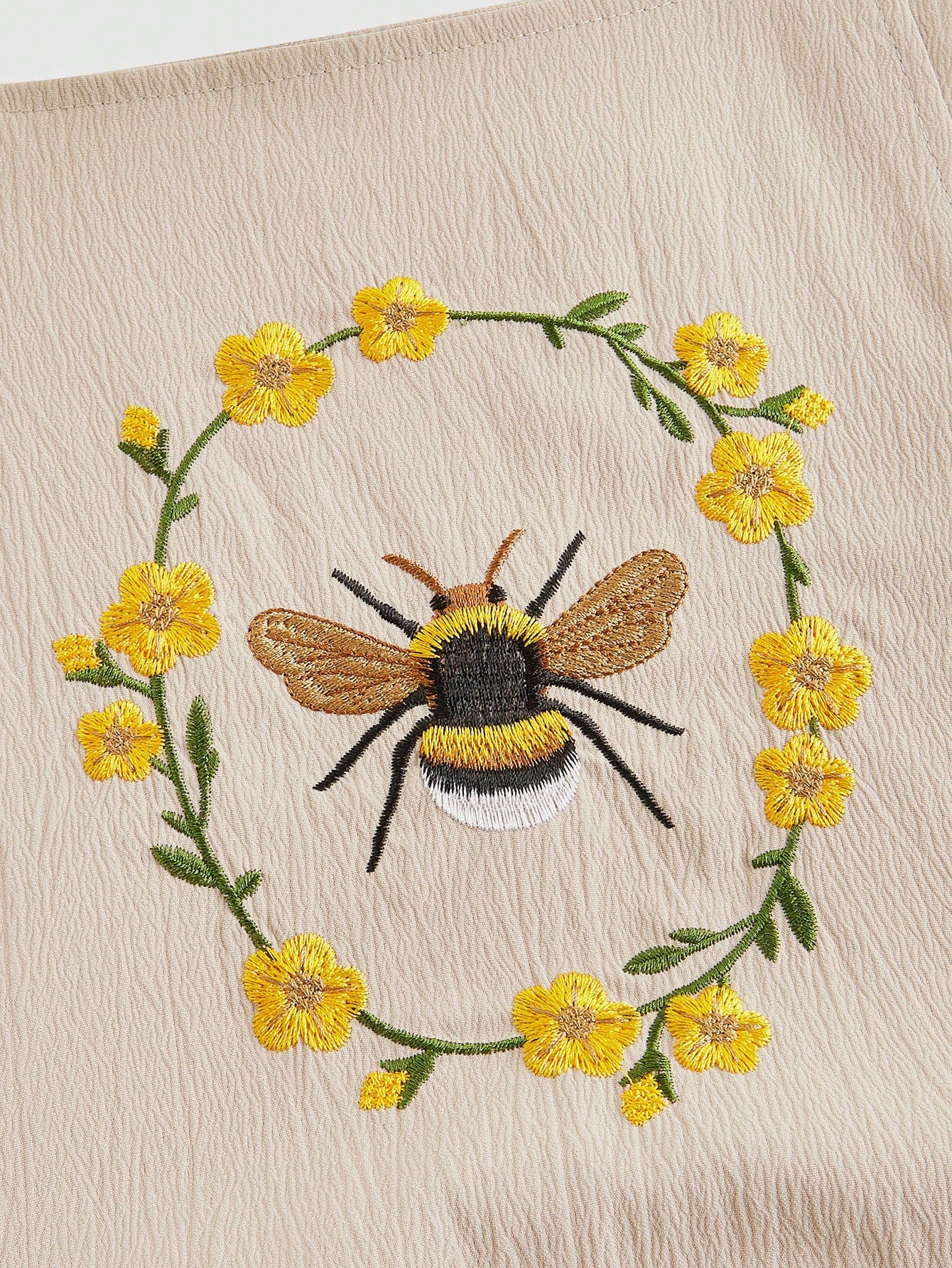 Fairycore Plus Size Bee Embroidered Casual Sleeveless Dress With Pockets