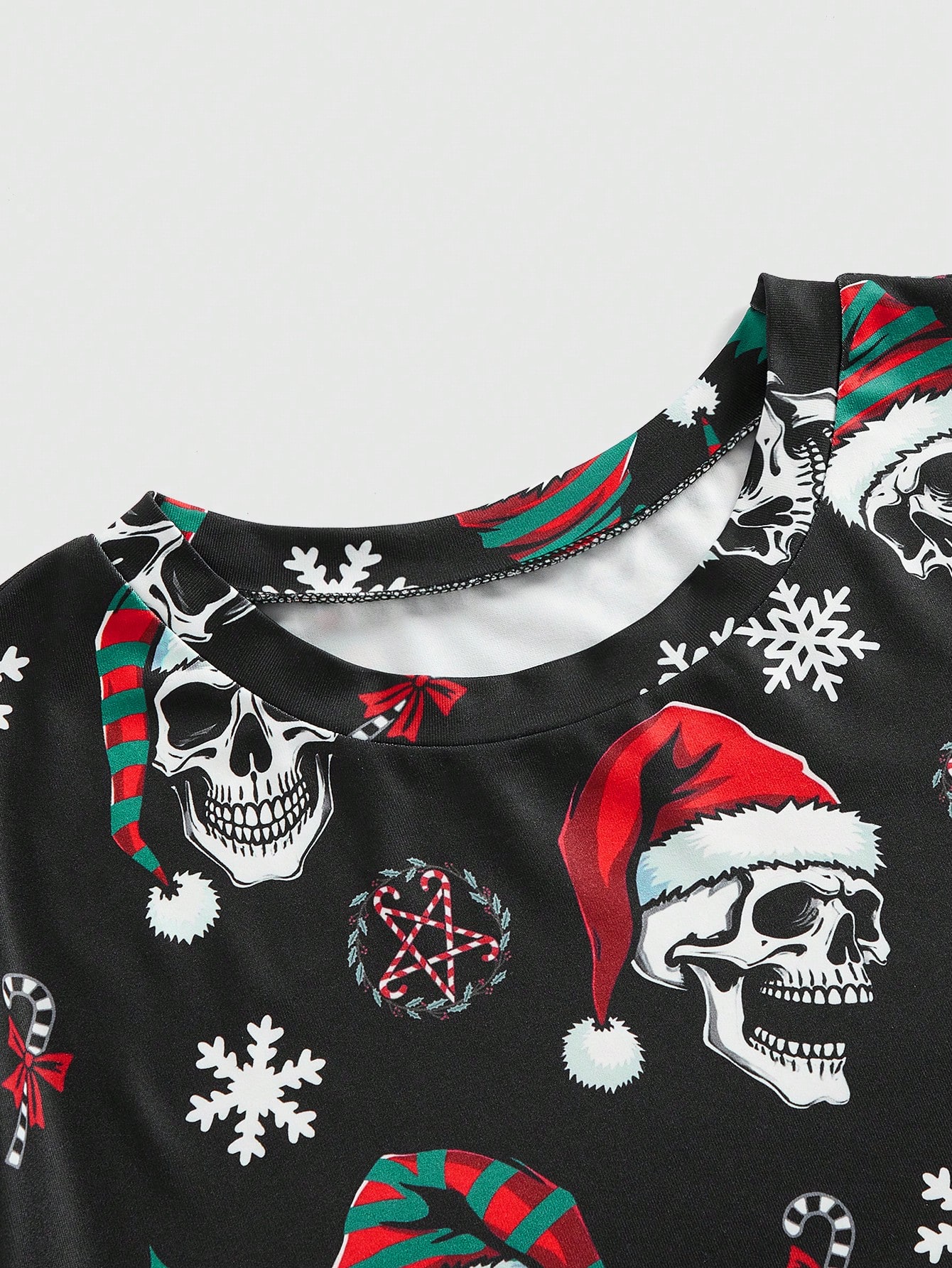 Plus Size Dark Gothic Christmas Skeleton Knit Pajama Set With Shorts & Short Sleeve Top, Comfortable Casual