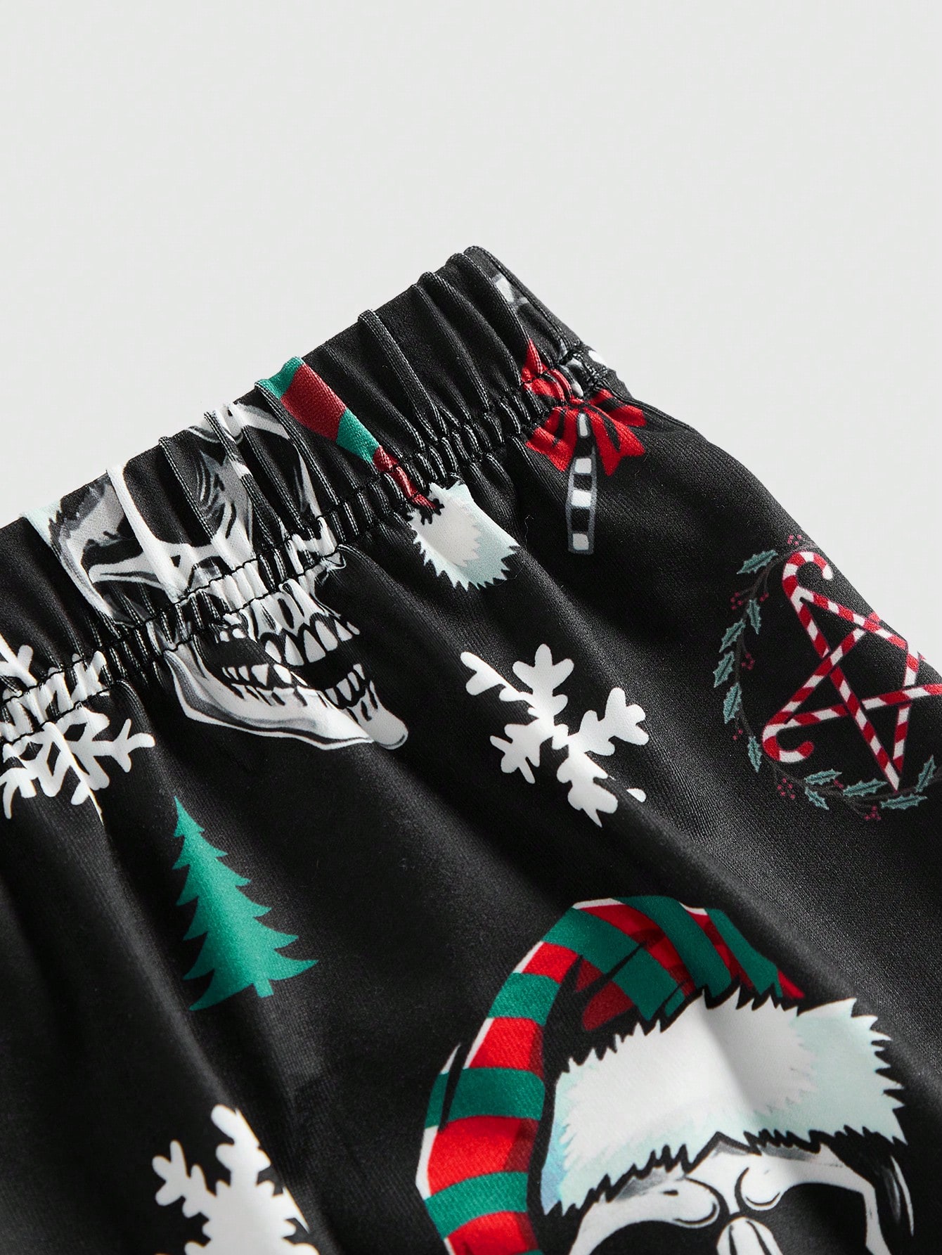 Plus Size Dark Gothic Christmas Skeleton Knit Pajama Set With Shorts & Short Sleeve Top, Comfortable Casual