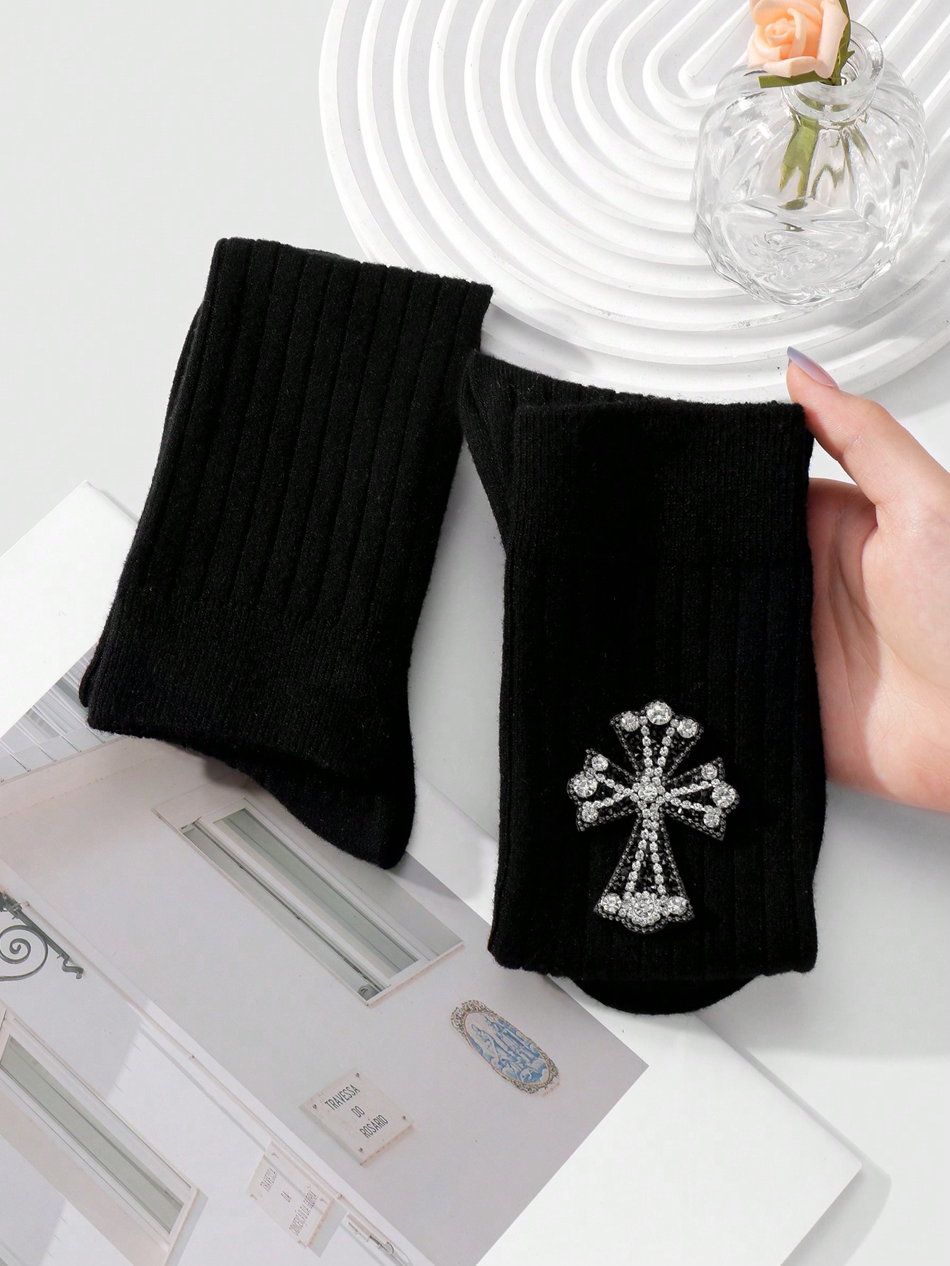 Goth 1 Pair Y2K Stylish Retro Goth Fashion Soft Warm Black Striped Rhinestone Cross Decor Over-The-Knee Socks, Suitable For Girls/Women Daily Outfit, Comes With Gift Box