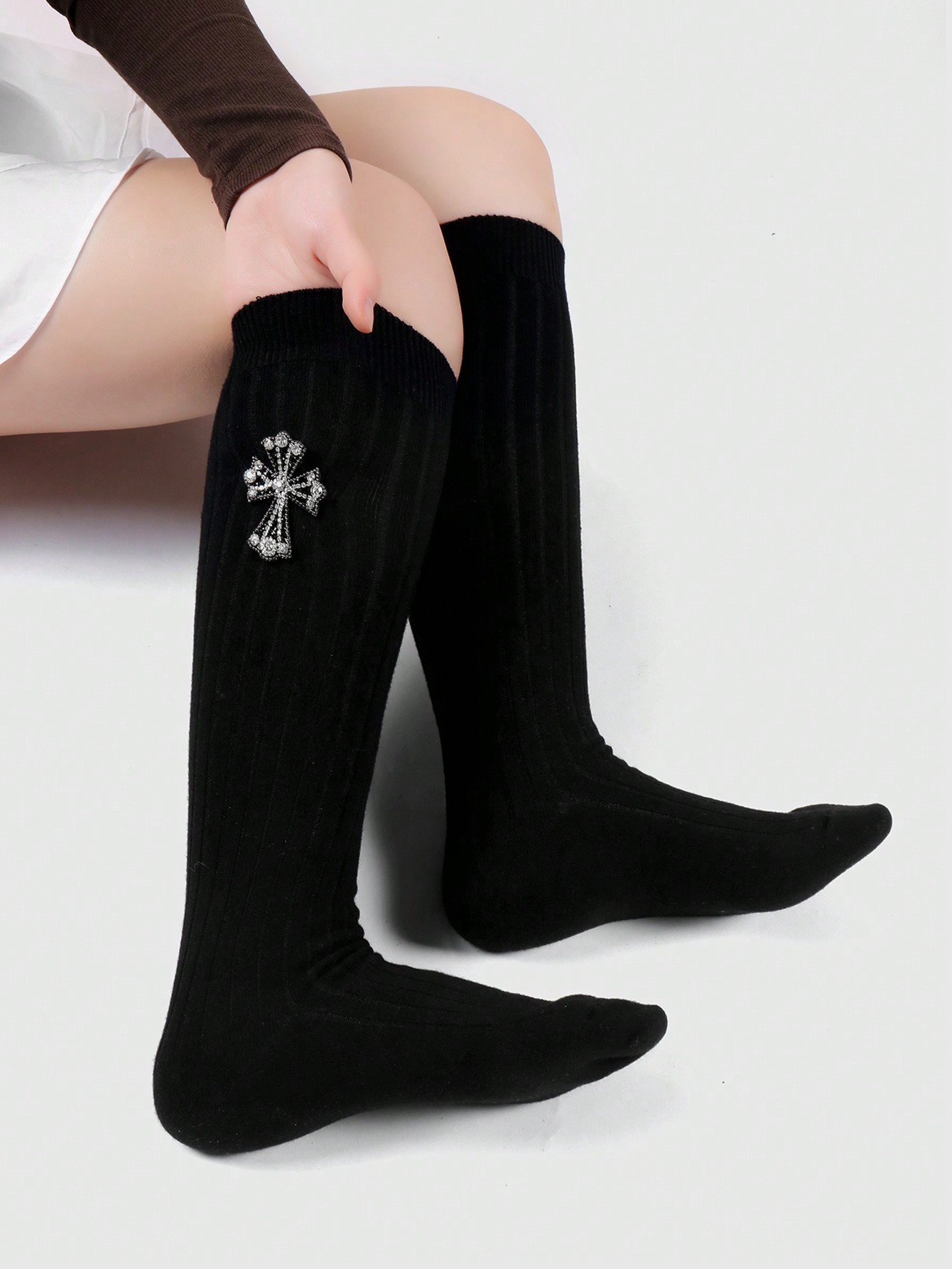 Goth 1 Pair Y2K Stylish Retro Goth Fashion Soft Warm Black Striped Rhinestone Cross Decor Over-The-Knee Socks, Suitable For Girls/Women Daily Outfit, Comes With Gift Box