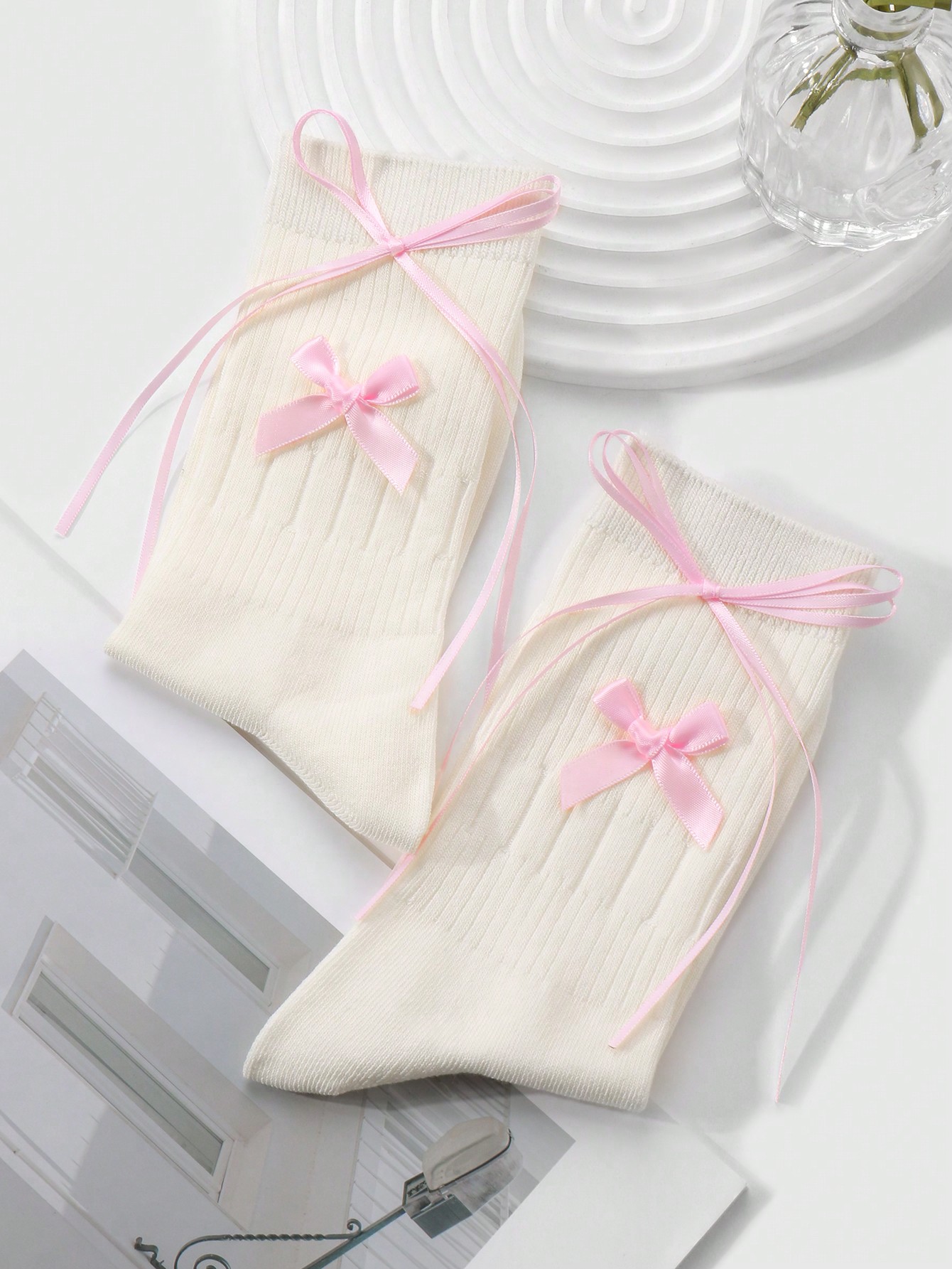 Kawaii 1 Pair Korean Style Cute Sophisticated High-Quality Soft & Warm Beige Vertical Stripe Pink Ribbon Bow Decor JK Socks, Thigh High Socks, Suitable For Women And Girls Daily Outfit. Comes In A Gift Box Packaging.