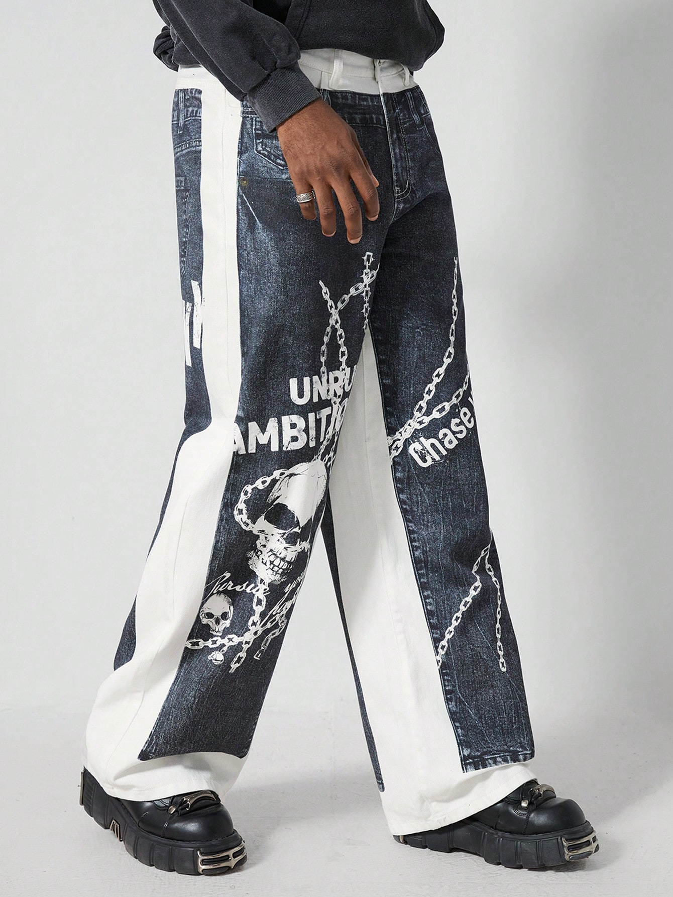 Street Life Men Straight Loose Fit Casual Jeans With Pocket & Skull Print